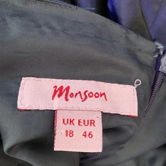 Stunning Monsoon Silk Long maxi dress
Sleeveless
Purple black two tone UK 18 - Picture 11 of 14